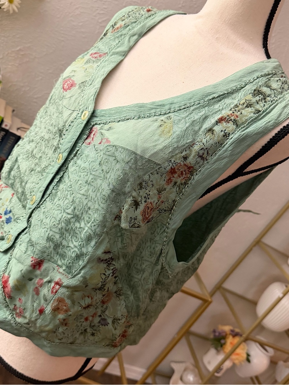 SAS Vintage Embroidered Floral Lace Button-Front Camisole - Picture 4 of 6